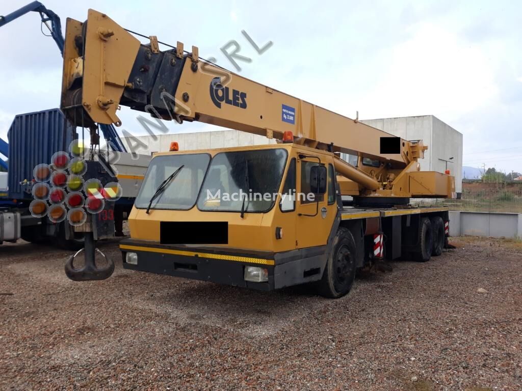 Coles 830 - 33 Ton mobile crane