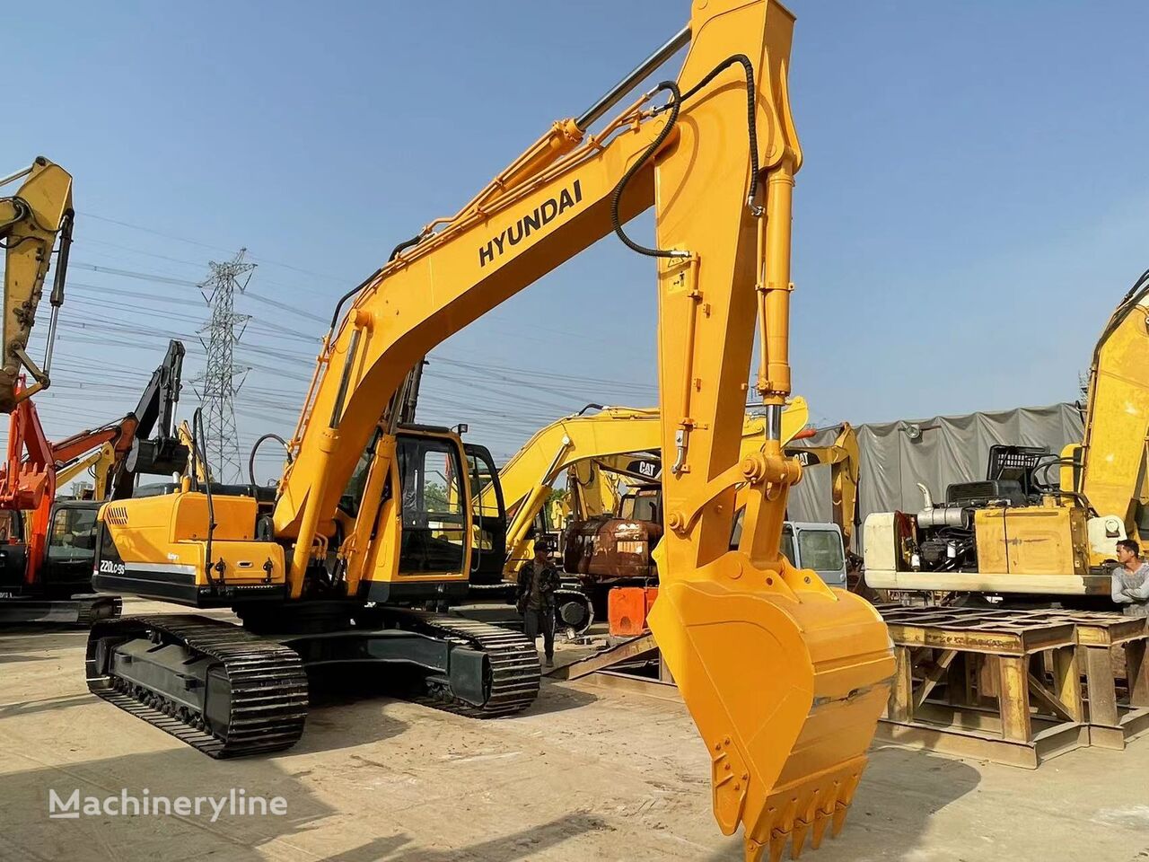 Hyundai R220-9 tracked excavator